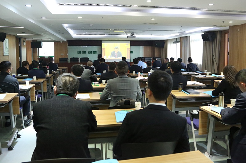 1614257947727375.jpg 觀看全國(guó)脫貧攻堅(jiān)表彰大會(huì).JPG