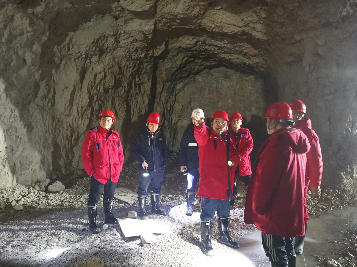 1632727534613380.jpg 呂耀忠書記下織金項(xiàng)目現(xiàn)場調(diào)研.jpg